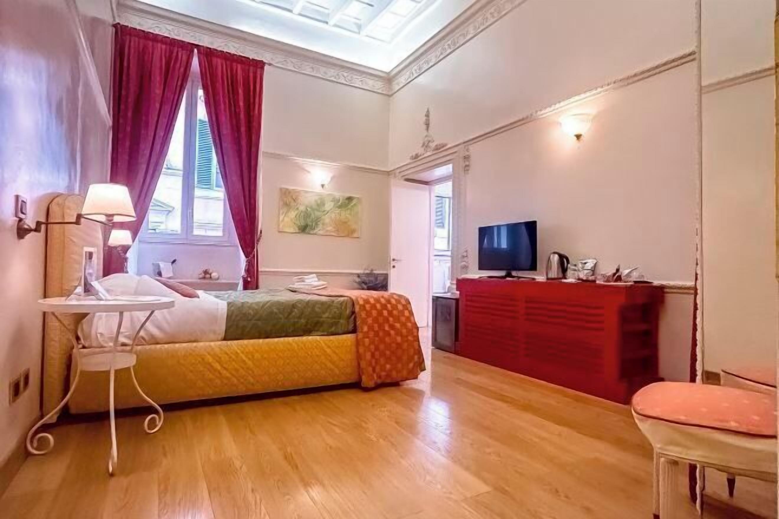 Seprai Frette Italia, seprai premium, meja kerja, dan Wi-Fi gratis