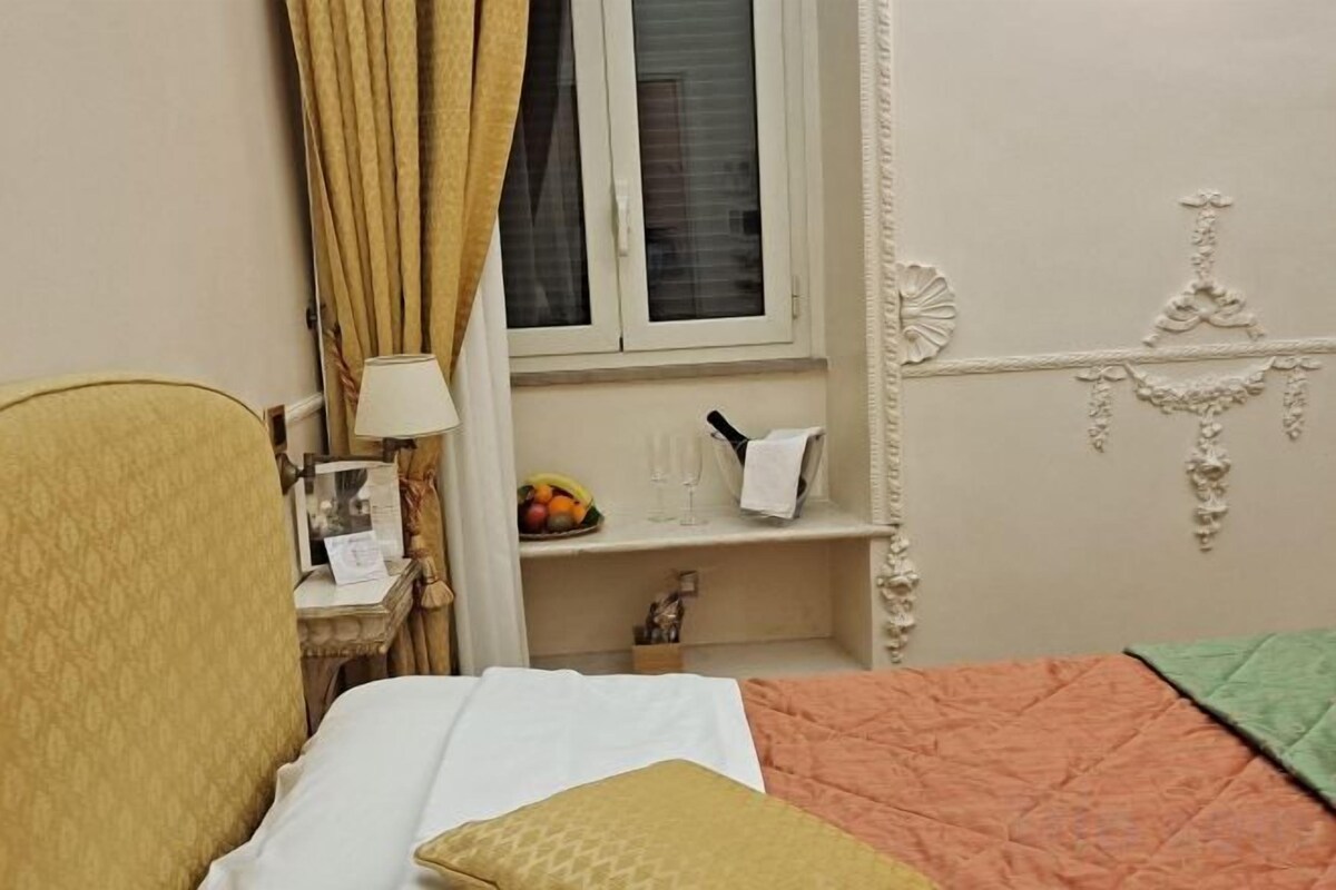 Seprai Frette Italia, seprai premium, meja kerja, dan Wi-Fi gratis