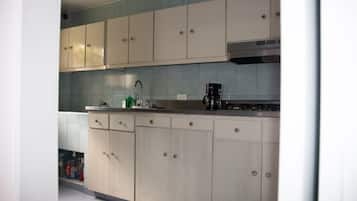 Réfrigérateur, micro-ondes, cafetière/bouilloire