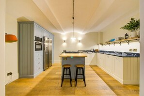 Fridge, microwave, oven, stovetop - Super central Edinburgh base (Edinburgh)