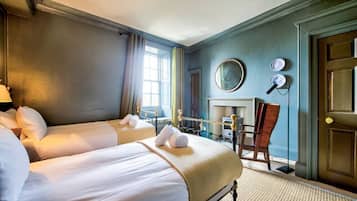 4 bedrooms, desk, iron/ironing board, travel cot