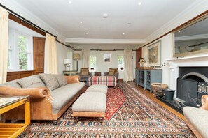 Smart TV, fireplace, books - Idyllic country retreat (Aviemore)