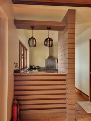 Kjøleskap, mikrobølgeovn, ovn og oppvaskmaskin