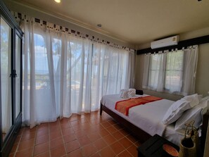 3 bedrooms, in-room safe, desk, iron/ironing board