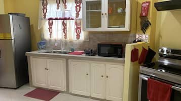 Ferienhaus | Eigene Küche | Kühlschrank, Mikrowelle, Ofen, Herdplatte