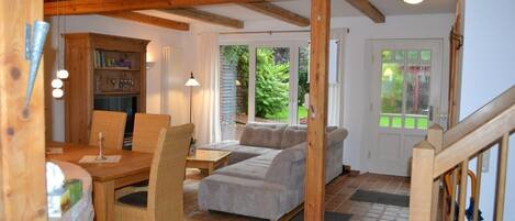 Télévision, cheminée, lecteur de DVD