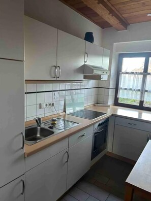 Refrigerador, horno, parrilla de estufa y lavavajillas 