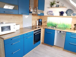 Fridge, microwave, oven, stovetop - Appartement Elvira in Garding für 3 Personen (Garding)