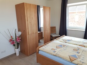 2 Schlafzimmer, Reisekinderbett, kostenloses WLAN
