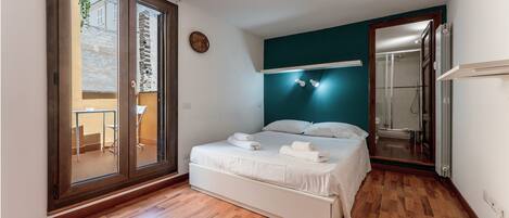 2 室のベッドルーム、アイロン / アイロン台、WiFi (無料)、ベッドシーツ