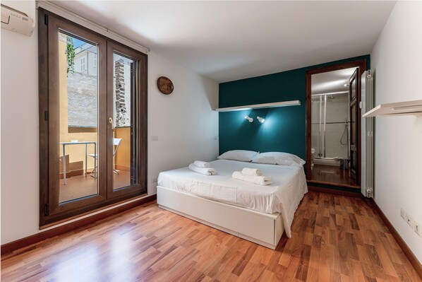 2 habitaciones, tabla de planchar con plancha y wifi gratis 