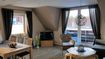 Fernseher, DVD-Player, Stereoanlage