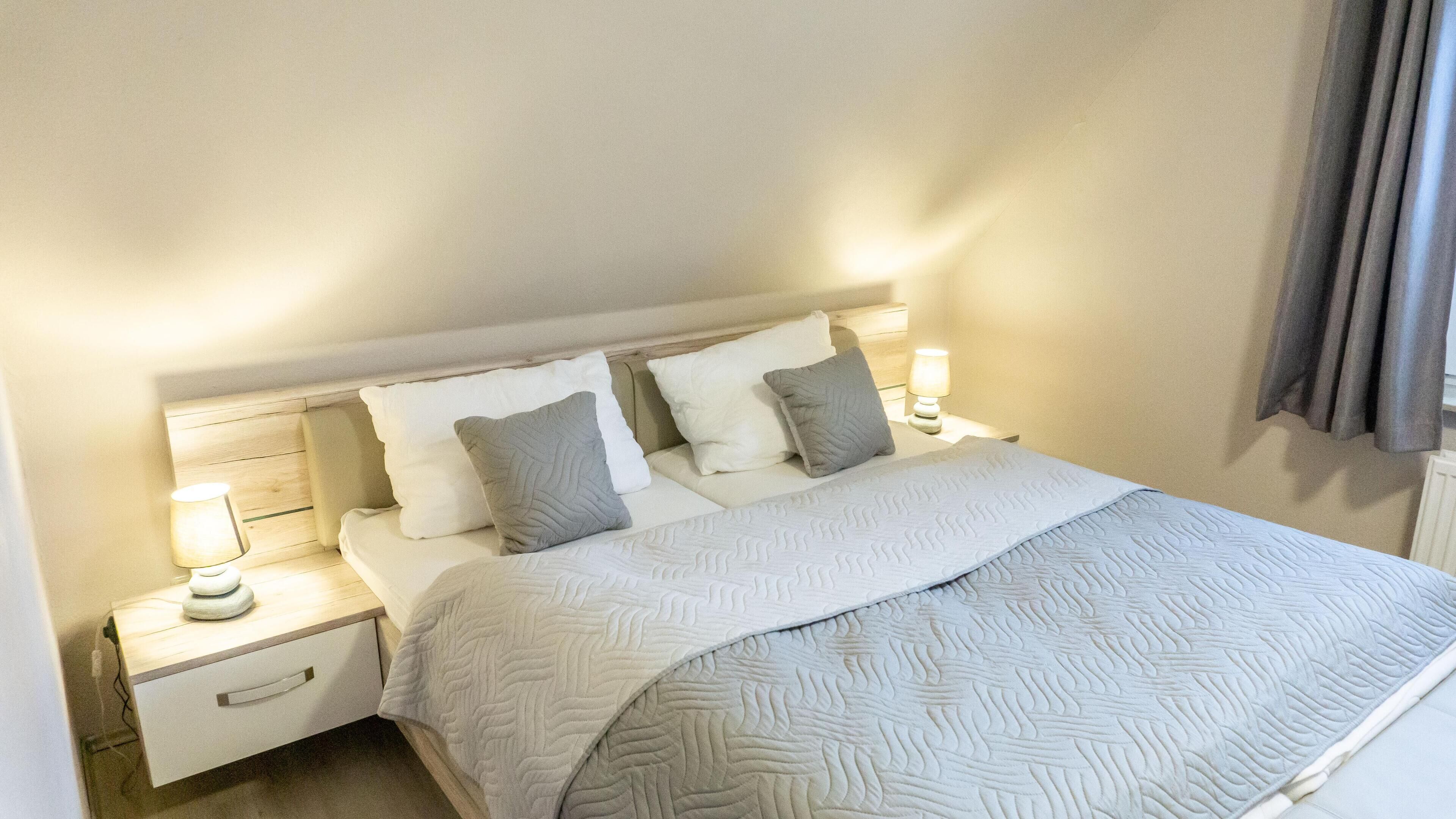 2 bedrooms, iron/ironing board, free WiFi