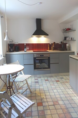 Réfrigérateur, four, plaque de cuisson, lave-vaisselle