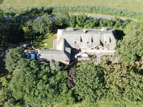 Freistehendes Reetdach-haus "diedeichkate" in Tating für 12 Personen