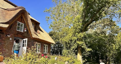 Freistehendes Reetdach-haus "diedeichkate" in Tating für 12 Personen