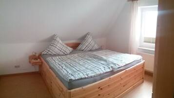 2 Schlafzimmer, Reisekinderbett, kostenloses WLAN, Bettwäsche