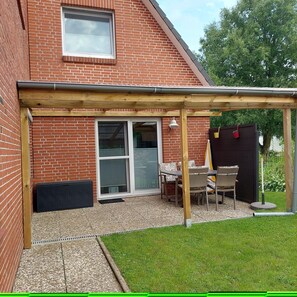 屋外ダイニングエリア