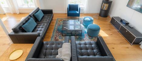 Télévision, cheminée