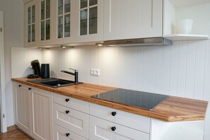 Køleskab, ovn, kogeplade, opvaskemaskine