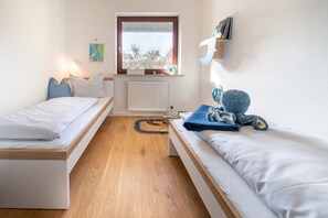 3 soverom, strykejern/-brett, reiseseng for barn og wi-fi (inkludert)