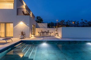 Outdoor pool, a heated pool