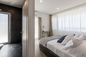 3 bedrooms, in-room safe, iron/ironing board, free WiFi