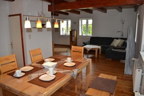 Fernseher, DVD-Player, Stereoanlage