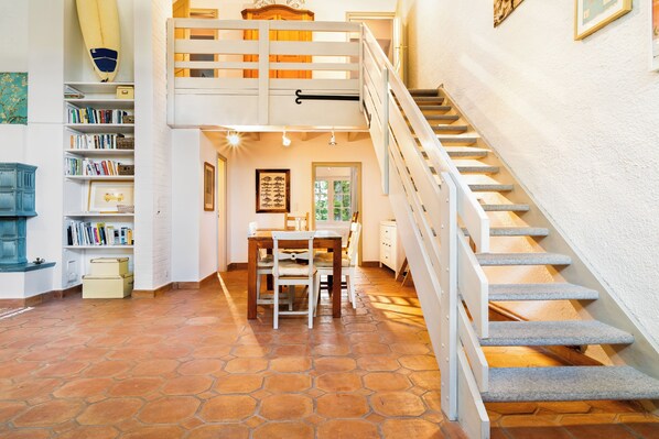 المنشأة من الداخل