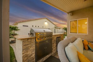 Terrace/patio - Dulce Vida: Pool, Spa, Table Games, Fire Pit, BBQ! (Indio)