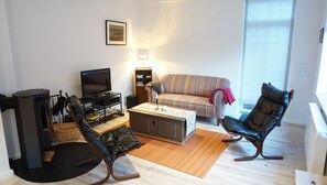 Televisión y chimenea 