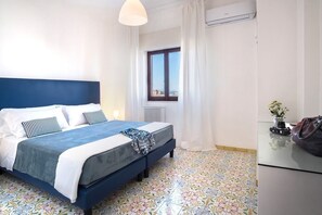 3 slaapkamers, een strijkplank/strijkijzer, wifi, beddengoed