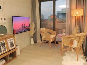 Romantic Studio Suite | Living area | 42-inch TV with digital channels, heated floors - Morning Madrid (Jeju City)