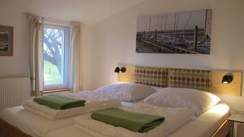 4 bedrooms, travel crib, free WiFi