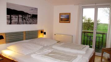 4 bedrooms, travel crib, free WiFi