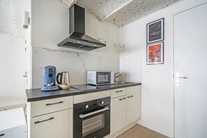 Studio Tiêu chuẩn | Bếp riêng | Tủ lạnh, lò vi sóng, lò nướng, bếp nấu