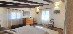2 chambres, fer et planche à repasser, Wi-Fi, draps fournis