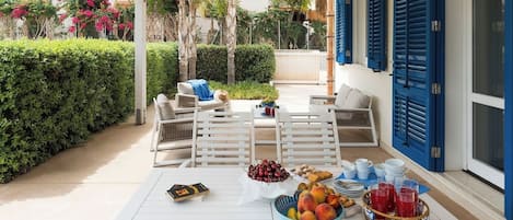 Outdoor dining