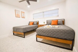 7 bedrooms, WiFi - The Bevy • Sleeps 20 • Pool • 10 mins to Beaches (Largo)