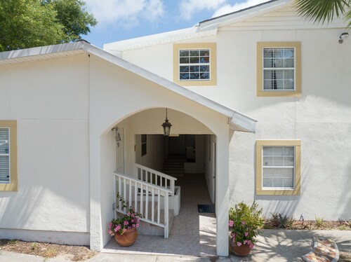 Full Kitchen and Parlor 1 King Bed