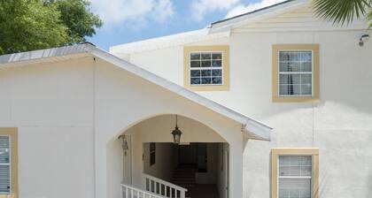 Full Kitchen and Parlor 1 King Bed