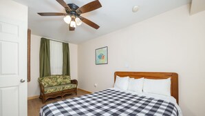 1 bedroom, WiFi - Full Kitchen and Parlor 1 King Bed (Steinhatchee)