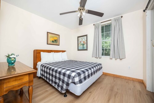 River Inn and Marina Apartments 2 bedrooms/2 bath walking distance to marina