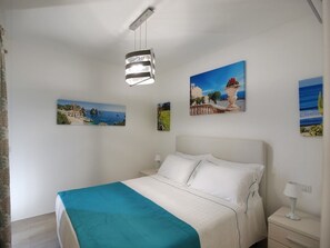 2 bedrooms, iron/ironing board, WiFi, bed sheets - Casa Del Nopal (Aloe) - Private coastal apartment (Taormina)