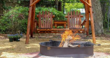 Kitchen & 2bdrm 1 Q bed/ 1 F bed&1 T bed