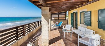 Villa Sorella - Seafront villa near the beach