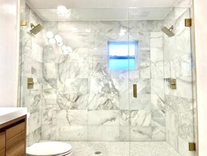 Bathroom - The Artisan •Sleeps 20•Pool•near 5th Ave & Beaches (Naples)