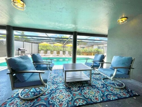 The Artisan •Sleeps 20•Pool•near 5th Ave & Beaches