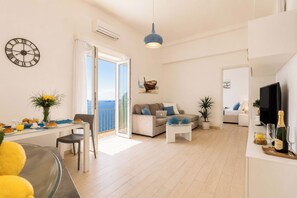TV - Casa La Porta - Large, modern property in Positano (Positano)