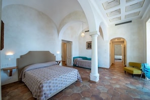 2 quartos, ferros/tábuas de passar roupa, Wi-Fi, roupa de cama